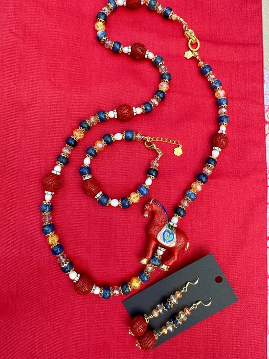 BakerJen Jewelry - Artisan Cinnabar & Cloisonné Horse with Sodalite & Crackle Glass Beaded Set 🧁